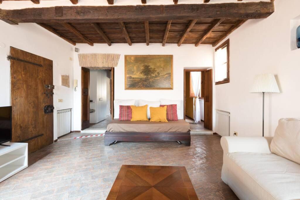 Vicolo Di San Celso By Varental * Roma